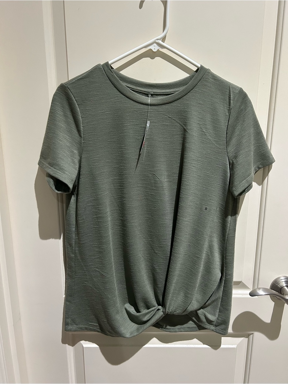 Maurices Olive Green Short Sleeve Knot-Hem Tee size S